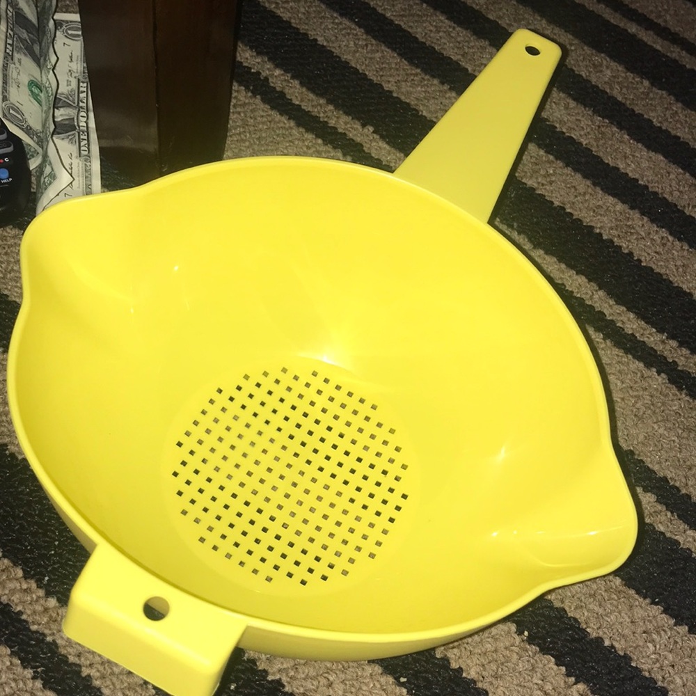 Tupperware drainage 💛